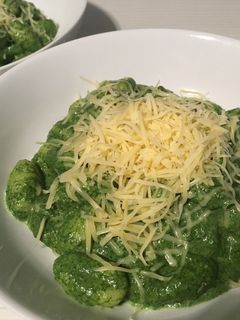 Spenótos-fokhagymás gnocchi recept fotója