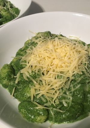 Spenótos-fokhagymás gnocchi recept fotója
