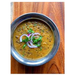 A picture of Kaali Dhal/black Urad dal.