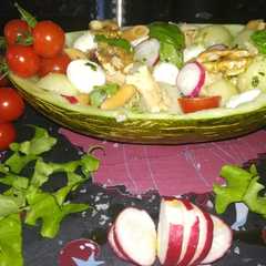 Una foto de Ensalada de melón con penne de lentejas y zanahoria, con atún