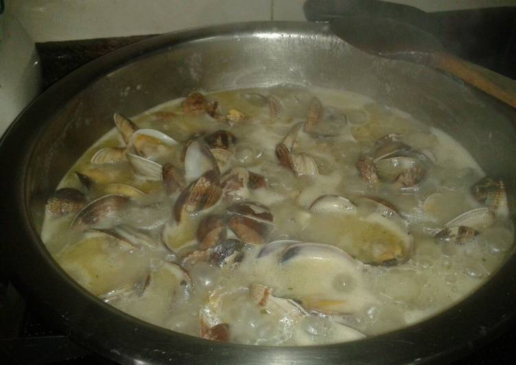 Almejas a la marinera