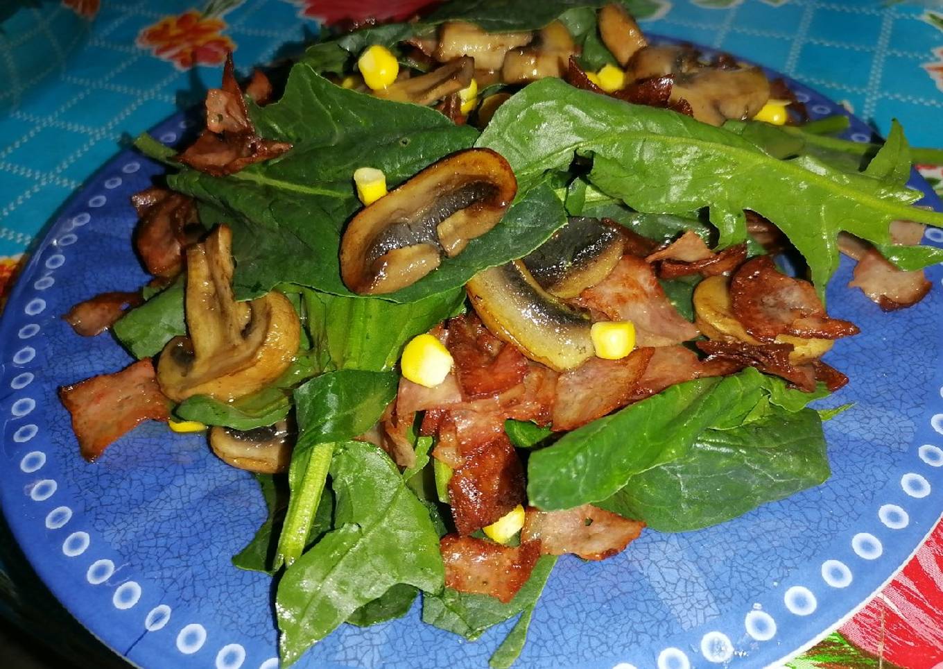 Ensalada de espinacas con tocino