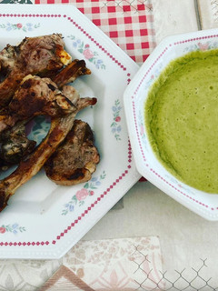 Una foto de Puré de patata y judía con chuletas de cordero a la plancha con aroma de tomillo
