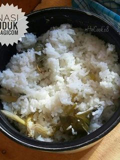 Foto resep Nasi uduk magicom. SIMPEL