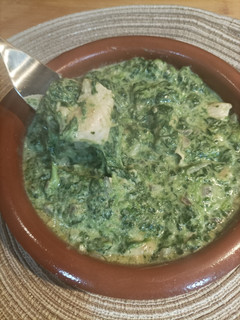 Una foto de Espinacas, pollo y queso