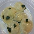 Ravioli fatti a mano al burro e salvia