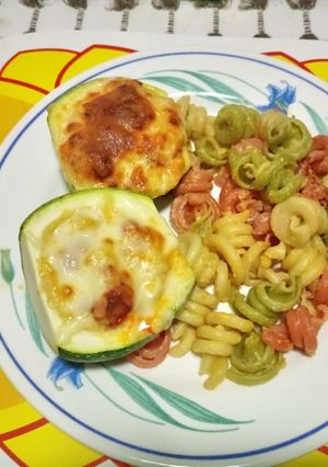 Una foto de Calabacitas rellenas chorizo y elote