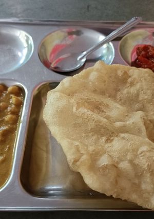 छोले भटूरे(chole bhature recipe in hindi) रेसिपी मुख्य फोटो