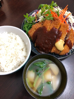Una foto de Milanesas de cerdo estilo japonésTONCATU🇺🇾 🇯🇵TONKATSU 豚カツ