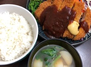 Una foto de Milanesas de cerdo estilo japonésTONCATU🇺🇾 🇯🇵TONKATSU 豚カツ
