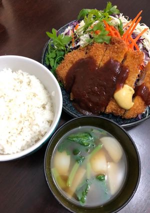 Una foto de Milanesas de cerdo estilo japonésTONCATU🇺🇾 🇯🇵TONKATSU 豚カツ