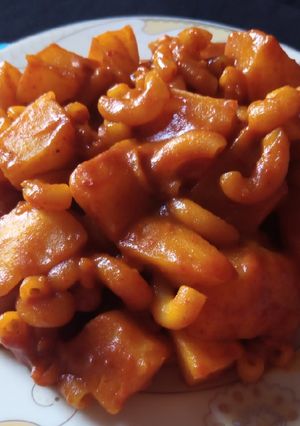 A picture of Khatay Aloo With pasta 😉.