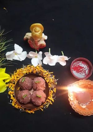 A picture of Coconut modak.