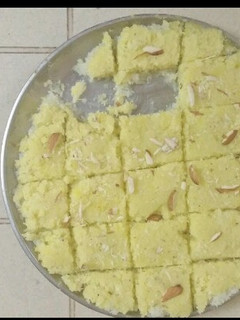 ટોપરા પાક (Topra Paak Recipe In Gujarati) રેસીપી મુખ્ય ફોટો