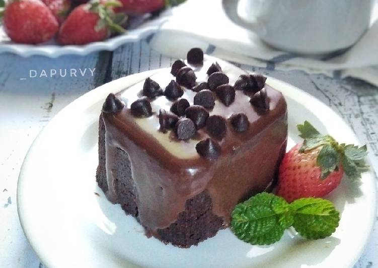 Langkah Mudah untuk Menyiapkan EGGLESS CHOCOLATE CAKE with Ganache yang Menggugah Selera