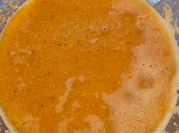 Una foto de curcuma licuado