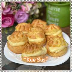A picture of Kue Sus.