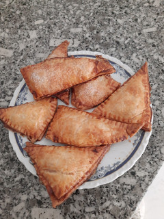 Una foto de Hojaldre relleno de manzana 🍎 cocida