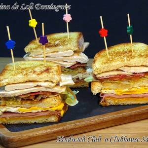 Sándwich Club o Clubhouse Sándwich (Sándwich de pollo)