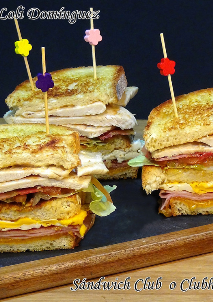 Una foto de Sándwich Club o Clubhouse Sándwich (Sándwich de pollo)