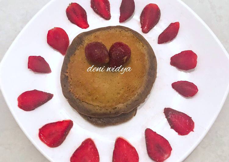 Pancake Tepung Terigu Coklat dan Strawberry
