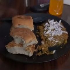 A picture of Paw bhaji.