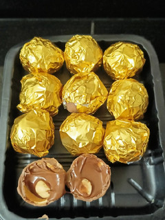 ફરેરો રોસર ચોકલેટ (Ferrero Rocher Chocolate Recipe In Gujarati) રેસીપી મુખ્ય ફોટો