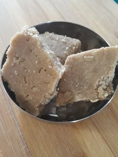 સુખડી (Sukhdi Recipe In Gujarati) રેસીપી મુખ્ય ફોટો
