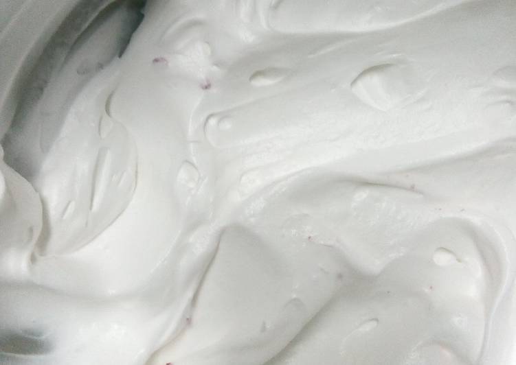 Vanilla infused whipped cream