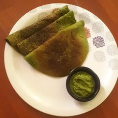 A picture of Green moong dal chilla.