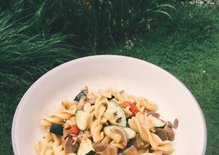 Cara Gampang Menyiapkan Fusilli Aglio e Olio, Enak