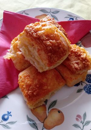 Túrós-sajtos kockapogácsa recept fotója