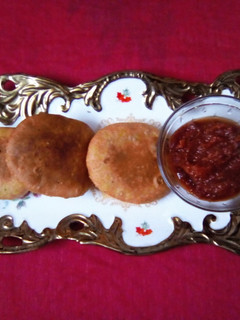 इंदोरी कचोरी (kachori recipe in marathi) रेसिपी चे मुख्य फोटो