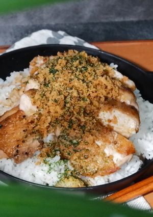 Foto resep Devilish Chicken Steak Bowl 悪魔風チキンステーキ丼