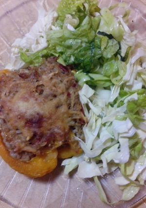 Una foto de Ajies amarillos rellenos de arroz yamaní