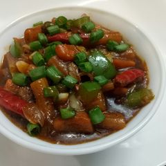 A picture of Chinese soupy pasta.
