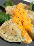 Ravioli caseiro de ervas frescas 🧀🍅🌿