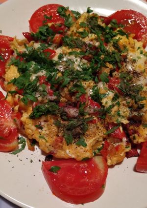 O poză a rețetei Omletă cu legume, cașcaval și pătrunjel.