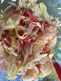 Una foto de Ensalada B. L.T