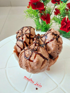 चॉकलेट आइस क्रीम (Chocolate icecream recipe) रेसिपी मुख्य फोटो