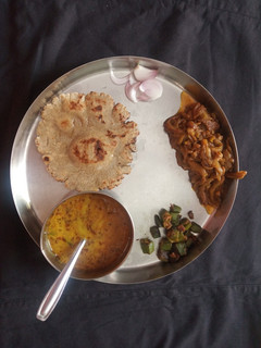 જુવાર બાજરી ની રોટલી રેસીપી મુખ્ય ફોટો