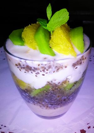 A picture of Oats Chia Seeds Parfait with fresh fruits.