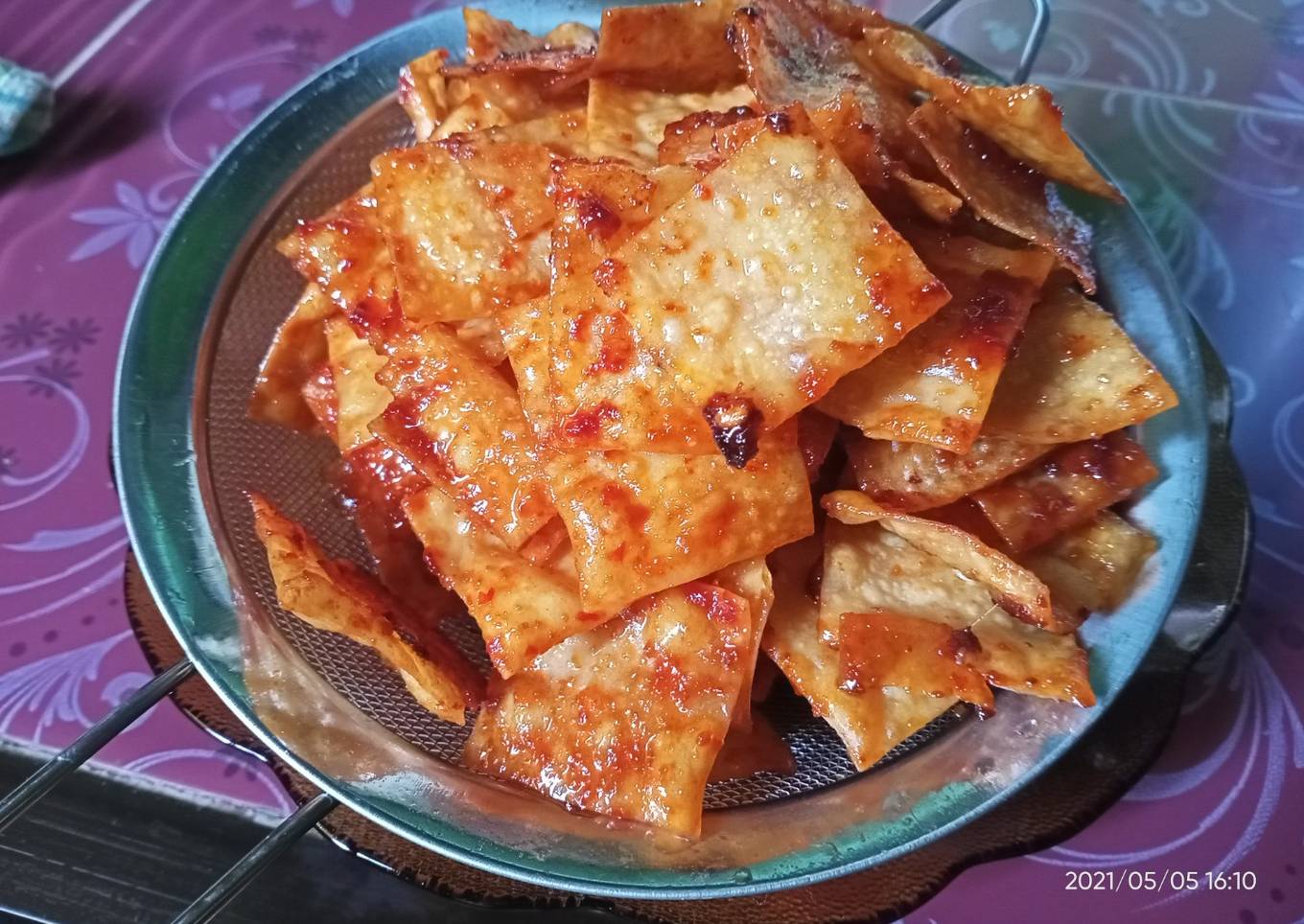Kulit pangsit pedas manis