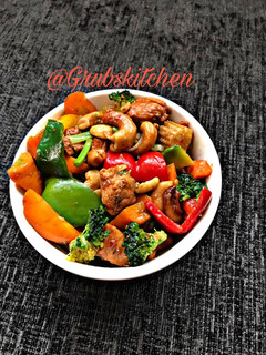 A picture of Thai chicken and vegetable spicy stir fry.