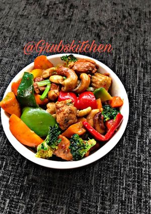 A picture of Thai chicken and vegetable spicy stir fry.