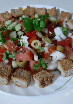 Une photo de Salade crudités aux croûtons 🥗