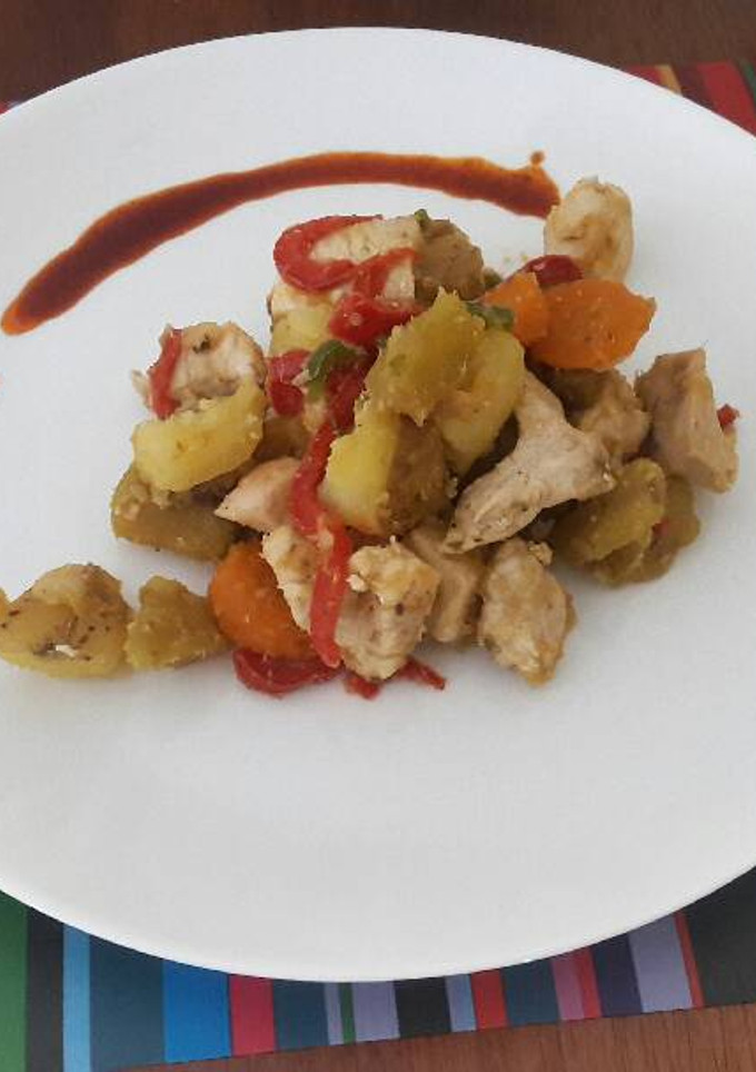 Una foto de Pollo salteado con verduras