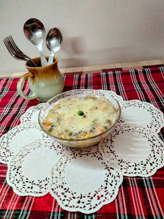 A picture of Baked vegetables in white Sauce.
