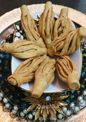 A picture of Karela Mathri /Champakali.