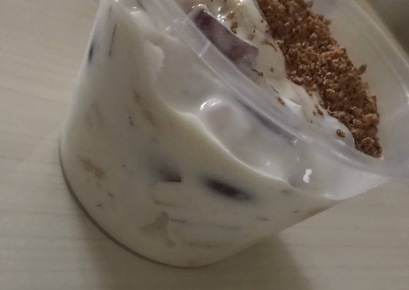 Yogurt fruits